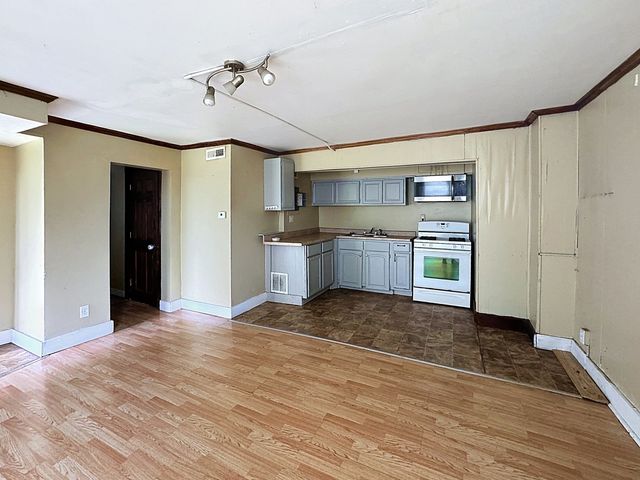 1425 W 10th Street, Davenport, IA 52804