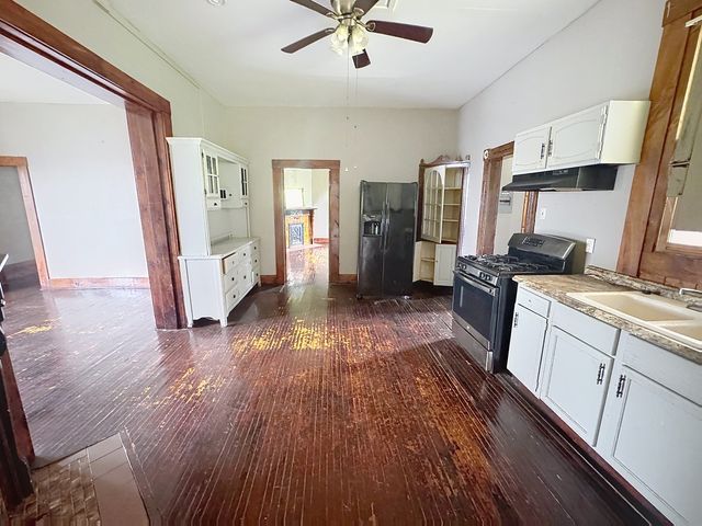 1425 W 10th Street, Davenport, IA 52804