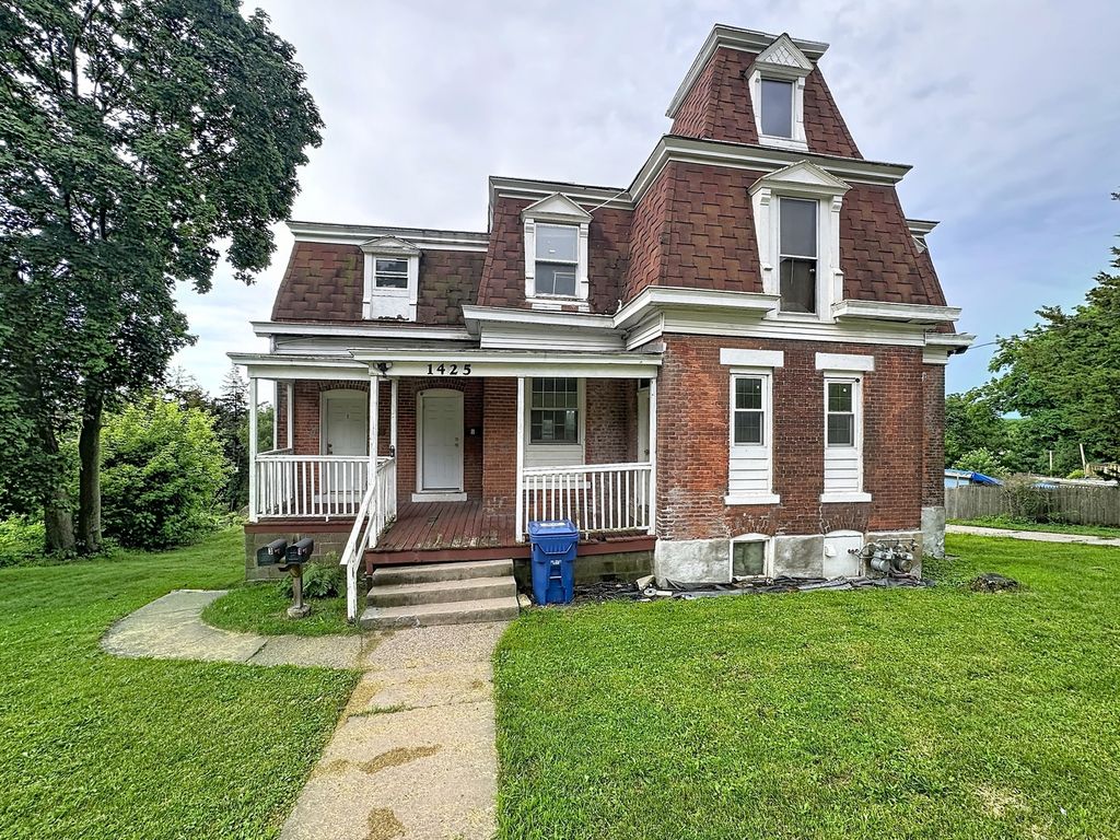 1425 W 10th Street, Davenport, IA 52804