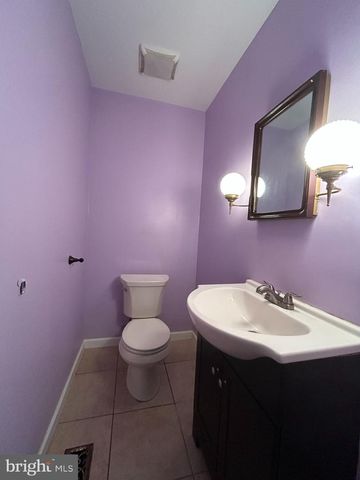27 HYANNIS AVE, Blackwood, NJ 08012