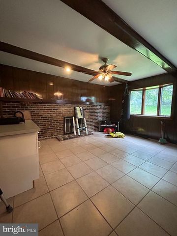 27 HYANNIS AVE, Blackwood, NJ 08012