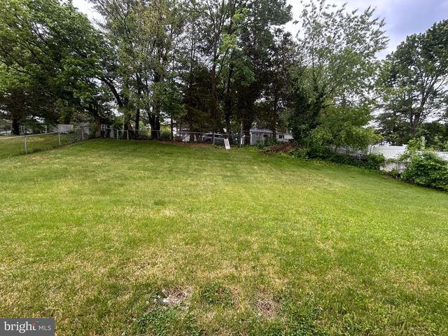 27 HYANNIS AVE, Blackwood, NJ 08012