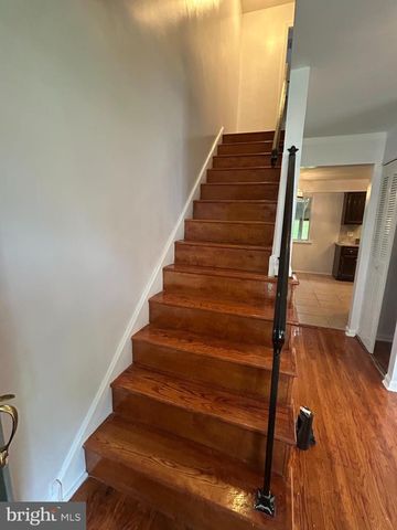 27 HYANNIS AVE, Blackwood, NJ 08012