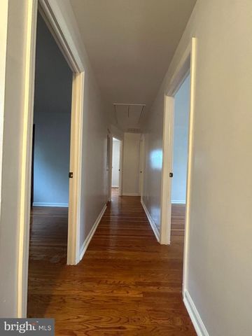 27 HYANNIS AVE, Blackwood, NJ 08012