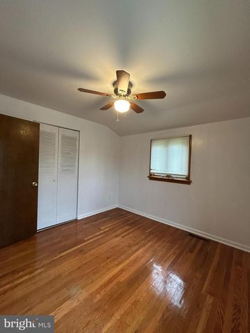 27 HYANNIS AVE, Blackwood, NJ 08012