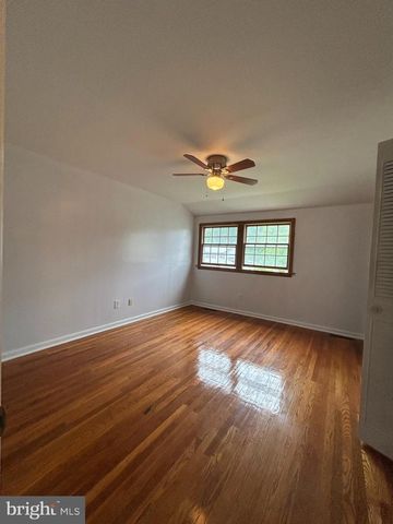 27 HYANNIS AVE, Blackwood, NJ 08012