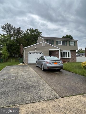 27 HYANNIS AVE, Blackwood, NJ 08012