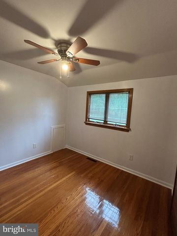 27 HYANNIS AVE, Blackwood, NJ 08012