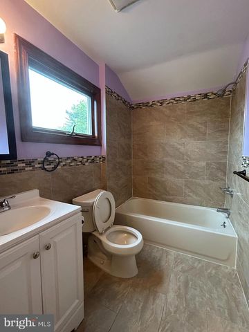 27 HYANNIS AVE, Blackwood, NJ 08012