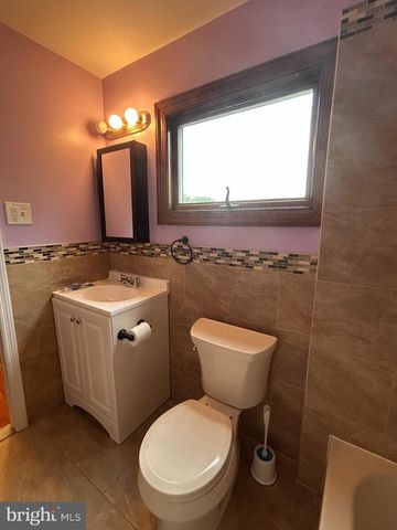 27 HYANNIS AVE, Blackwood, NJ 08012