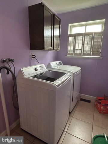 27 HYANNIS AVE, Blackwood, NJ 08012