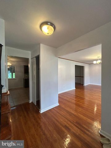 27 HYANNIS AVE, Blackwood, NJ 08012