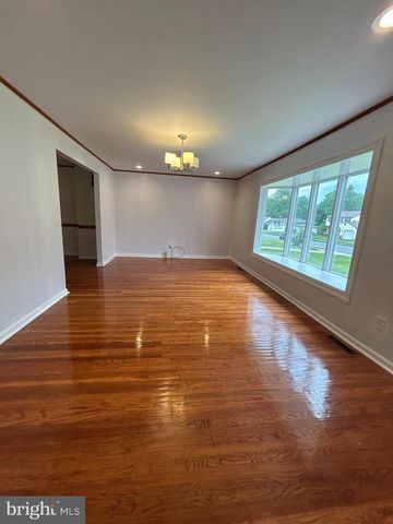 27 HYANNIS AVE, Blackwood, NJ 08012