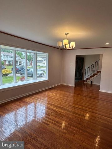 27 HYANNIS AVE, Blackwood, NJ 08012