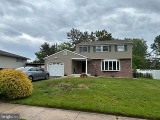 27 HYANNIS AVE, Blackwood, NJ 08012