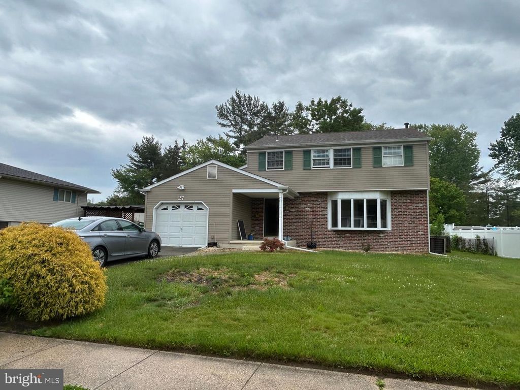 27 HYANNIS AVE, Blackwood, NJ 08012