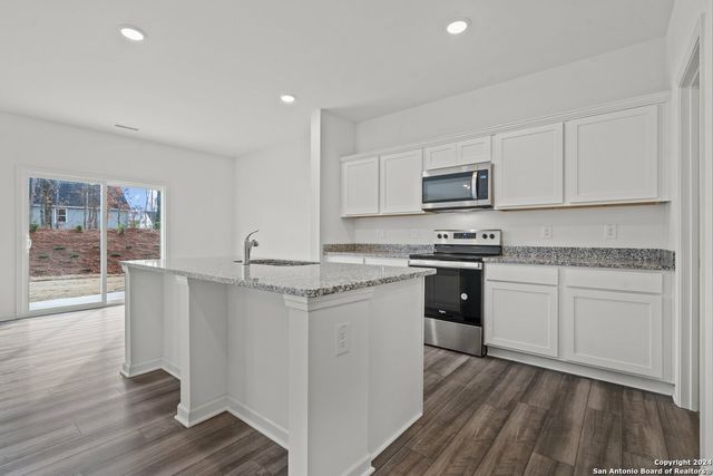 124 Dionicio Loop, Seguin, TX 78155