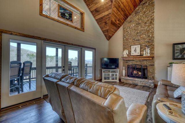 368 Ivy Log Heights Road, Young Harris, GA 30582