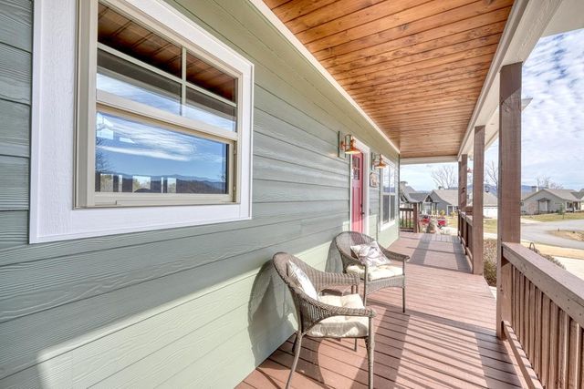 368 Ivy Log Heights Road, Young Harris, GA 30582