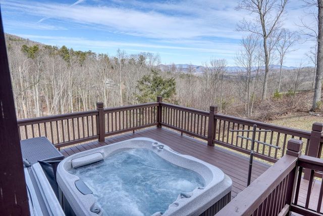 368 Ivy Log Heights Road, Young Harris, GA 30582