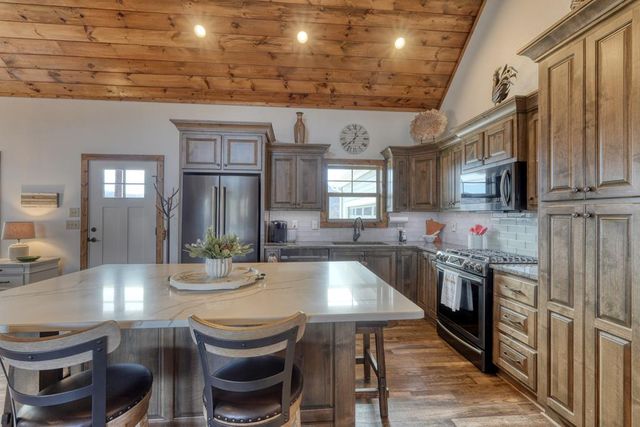 368 Ivy Log Heights Road, Young Harris, GA 30582