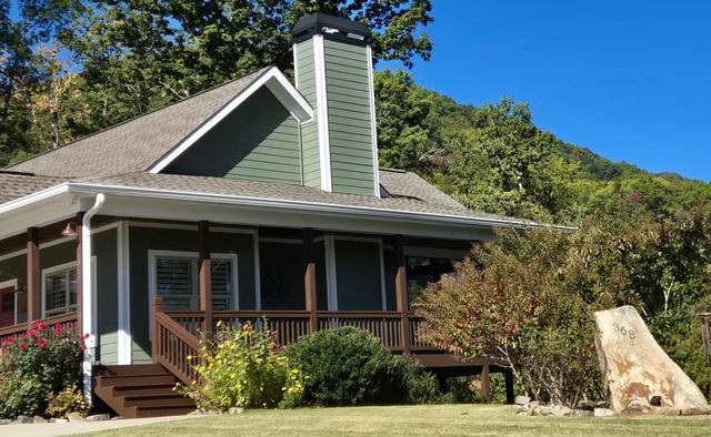 368 Ivy Log Heights Road, Young Harris, GA 30582