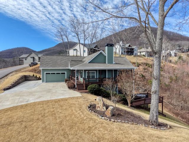 368 Ivy Log Heights Road, Young Harris, GA 30582