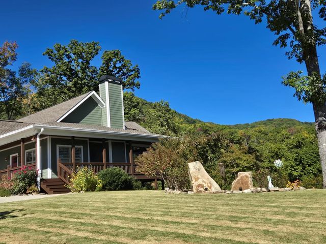 368 Ivy Log Heights Road, Young Harris, GA 30582