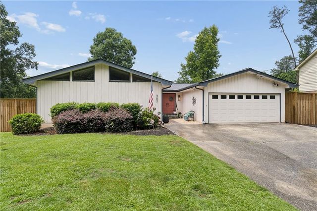 507 Angie Way SW, Lilburn, GA 30047