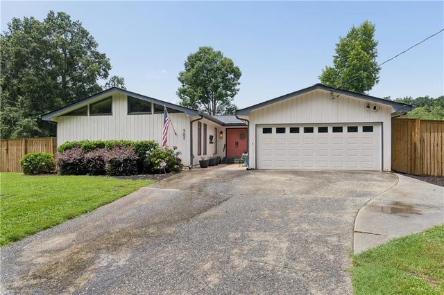 507 Angie Way SW, Lilburn, GA 30047