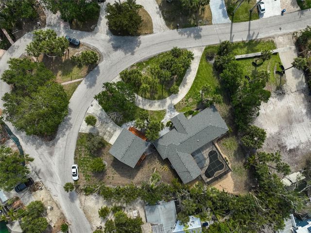 105 ISLAND CIRCLE, Sarasota, FL 34242