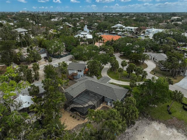 105 ISLAND CIRCLE, Sarasota, FL 34242
