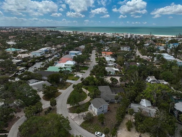 105 ISLAND CIRCLE, Sarasota, FL 34242