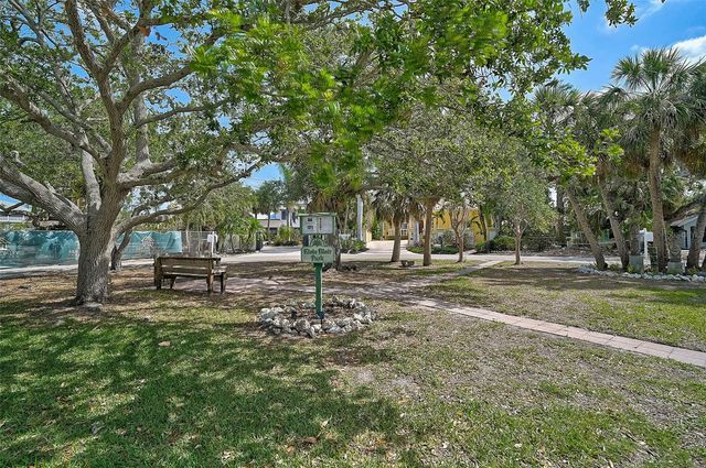 105 ISLAND CIRCLE, Sarasota, FL 34242