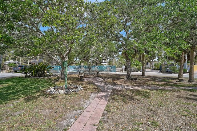 105 ISLAND CIRCLE, Sarasota, FL 34242
