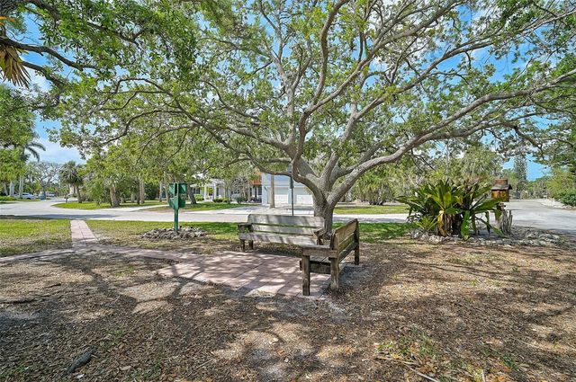105 ISLAND CIRCLE, Sarasota, FL 34242
