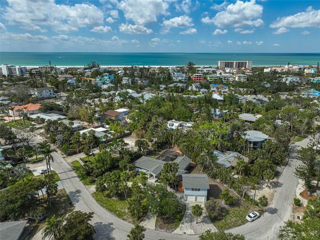 105 ISLAND CIRCLE, Sarasota, FL 34242