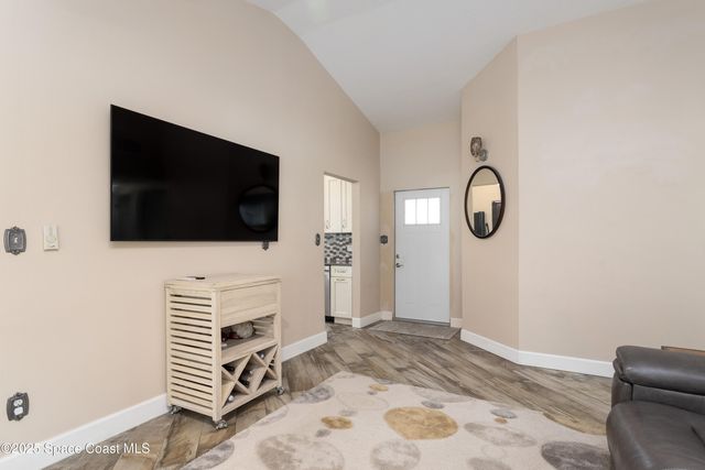 33 W Melbourne Avenue, Melbourne, FL 32901