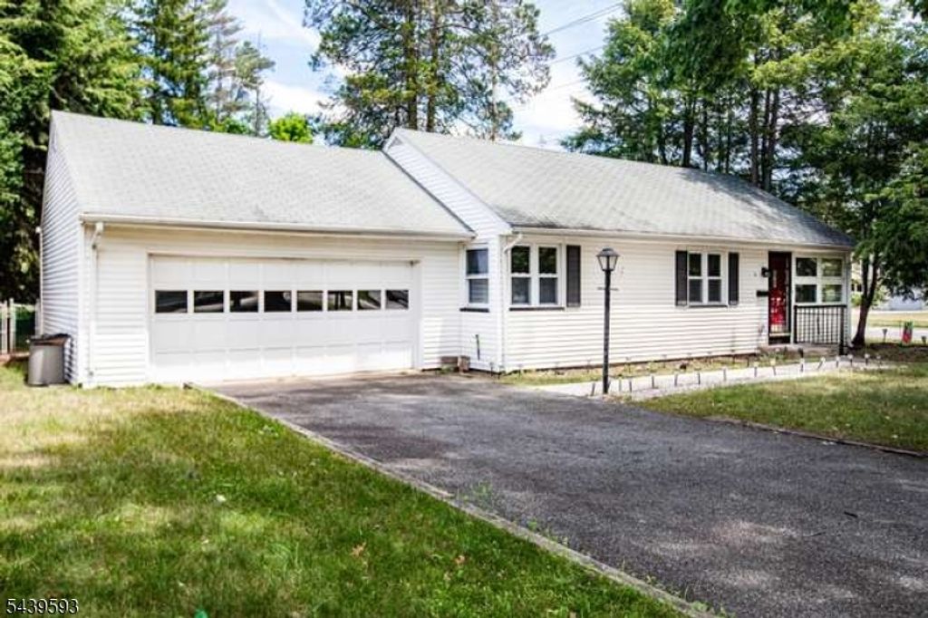 4 Beverly Rd, Glen Rock Boro, NJ 07452 — exterior