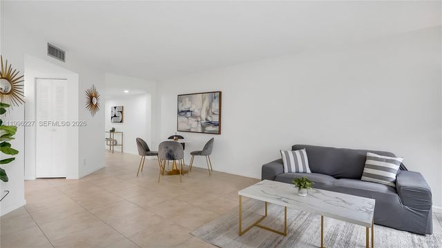 100 SW 130th Ter 204C, Pembroke Pines, FL 33027