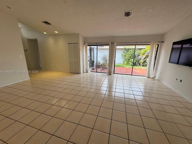 8273 NW 188th Ter, Hialeah, FL 33015