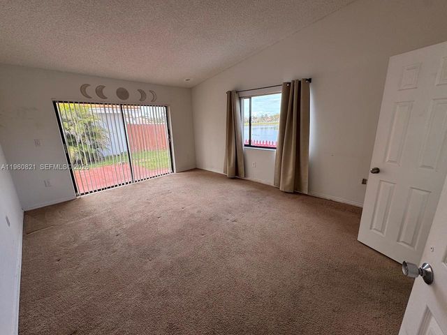 8273 NW 188th Ter, Hialeah, FL 33015