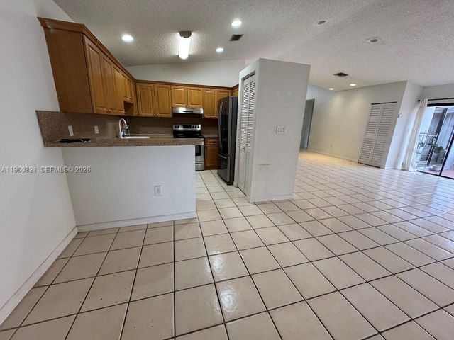 8273 NW 188th Ter, Hialeah, FL 33015