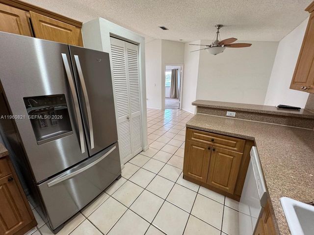 8273 NW 188th Ter, Hialeah, FL 33015