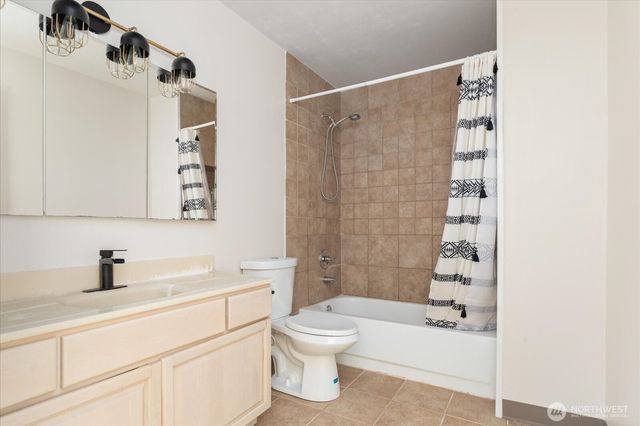 4361 Shadowood Drive, Clinton, WA 98236