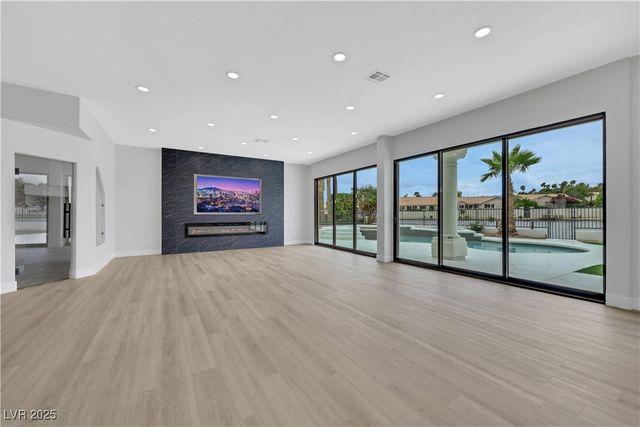 2589 Sun Reef Road, Las Vegas, NV 89128