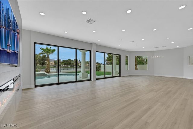 2589 Sun Reef Road, Las Vegas, NV 89128