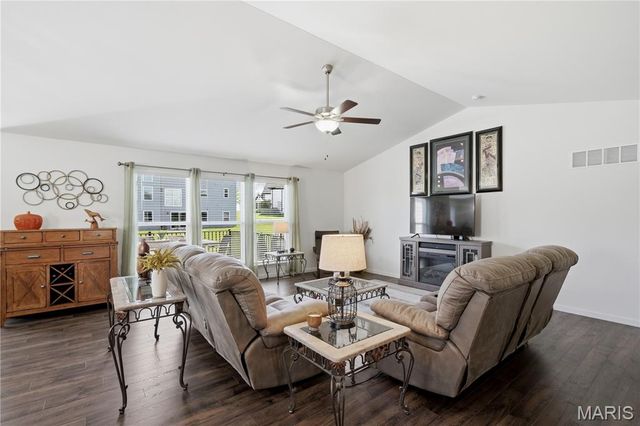 104 Hannahs Mill Drive, Lake St Louis, MO 63367