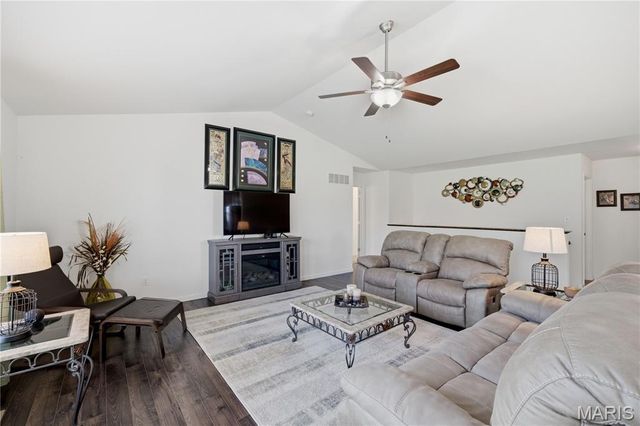 104 Hannahs Mill Drive, Lake St Louis, MO 63367