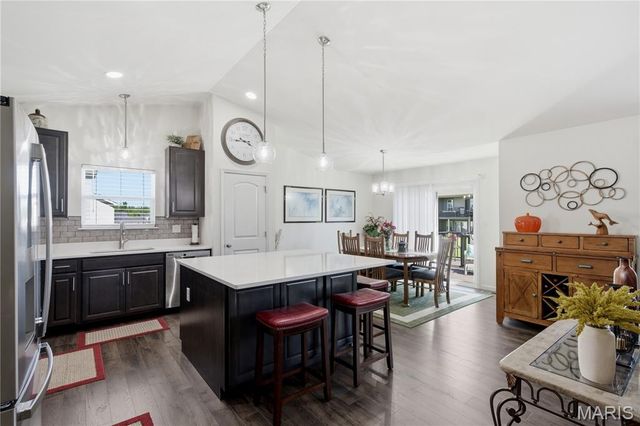 104 Hannahs Mill Drive, Lake St Louis, MO 63367